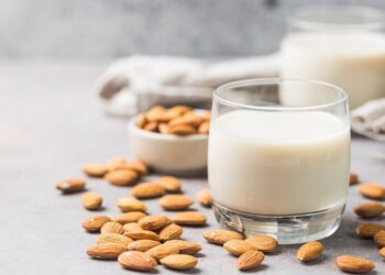 Thành phần của sữa hạnh nhân bao gồm những chất gì?