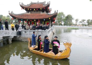 Trình diễn dân ca quan họ Bắc Ninh