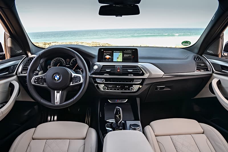 Nội thất xe BMW ưu tiên vật liệu cao cấp như da thật, kim loại và gỗ quý
